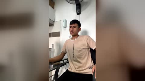 nicolastorres__ online show from February 15, 7:12 pm