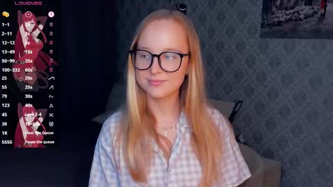 Nicoletta online show from October 11, 6:33 pm