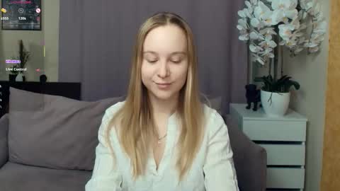 Nicoletta online show from January 10, 7:30 pm