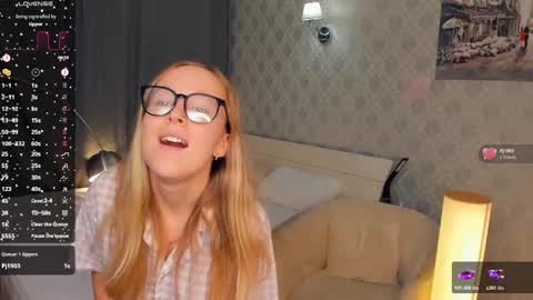 Nicoletta online show from October 17, 5:28 pm