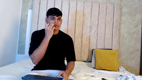 Snapshot of nicole_and_thiago chatting on February 12, 12:58 am nicole_and_thiago online show from February 12, 12:58 am