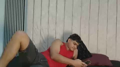 Snapshot of nicole_and_thiago chatting on September 30, 9:25 pm nicole_and_thiago online show from September 30, 9:25 pm