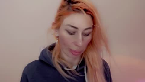 Nicole online show from January 6, 9:19 am