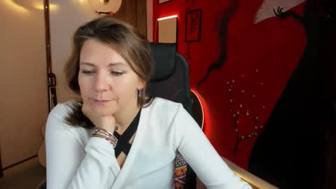 nicolehits online show from October 22, 9:23 am