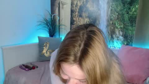 Snapshot of nicolelinharts chatting on February 9, 5:22 pm Birthday online show from February 9, 5:22 pm