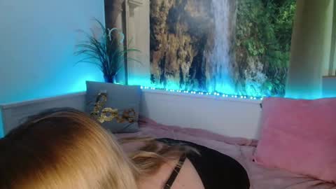 Snapshot of nicolelinharts chatting on February 10, 11:45 pm Birthday online show from February 10, 11:45 pm