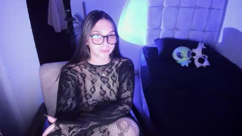 Nicol independent model online show from February 11, 11:30 pm