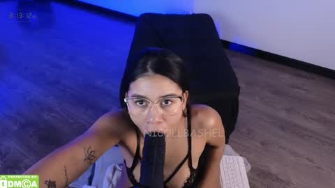 Nicoll  Independent model online show from February 19, 8:13 am