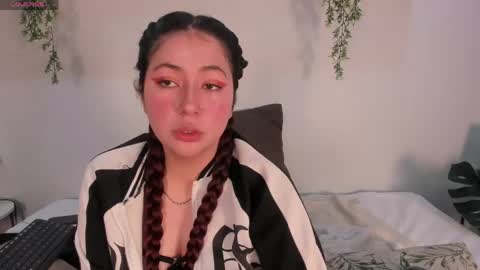 nicolle_evanss_ online show from June 10, 2:55 am
