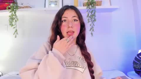 nicolle_evanss_ online show from June 13, 4:23 am