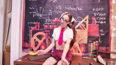 Nicolle online show from March 9, 8:10 pm