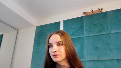 Nicolle online show from February 4, 10:45 pm