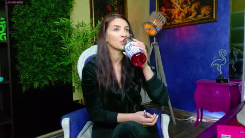 Nicolle online show from February 20, 9:00 am