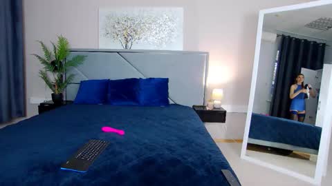 NicolRos online show from November 9, 1:47 pm