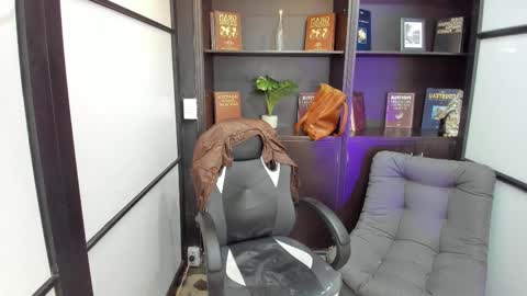 NicolRoss online show from October 20, 7:52 pm