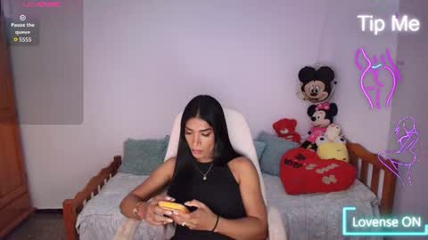 Nicolle Bustamante online show from June 22, 4:31 am