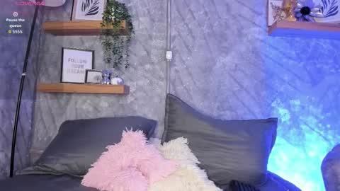    online show from January 18, 7:45 pm