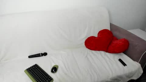 Snapshot of nikki000cool chatting on February 15, 6:12 pm Veronika online show from February 15, 6:12 pm