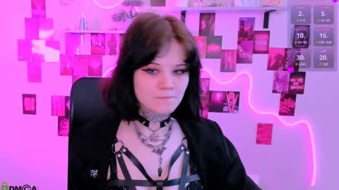 nikki_kiss_ online show from April 25, 8:49 am