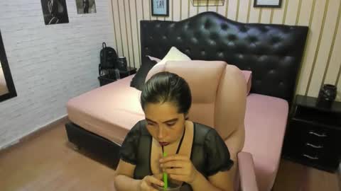 Nikki  online show from May 27, 2:08 am