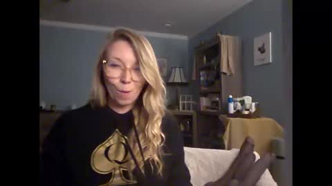 nikkib653466 online show from May 22, 10:27 pm