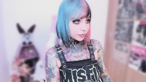 Nikki Ramone   online show from October 27, 10:21 pm