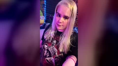 nikkixxxslamms online show from April 19, 6:47 am