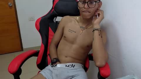 niklaus_wolf online show from March 5, 5:49 am