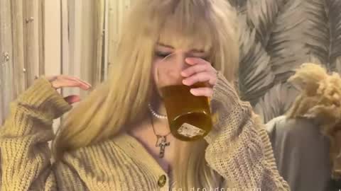 nikoli_naw online show from June 16, 7:07 pm