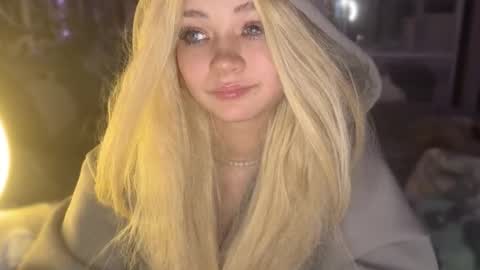 nikoli_naw online show from February 23, 8:44 pm