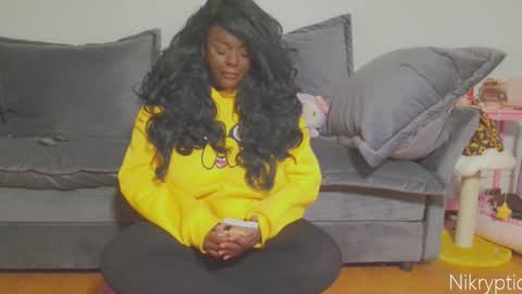 Nikole online show from December 18, 7:31 pm