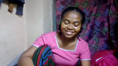 nilah online show from May 25, 6:14 pm
