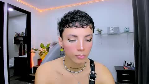 Snapshot of nilam217 chatting on October 2, 11:58 pm Nilam online show from October 2, 11:58 pm