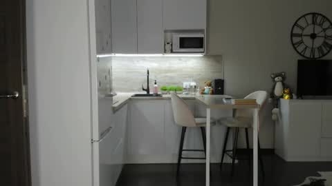 Bella online show from November 30, 11:50 am