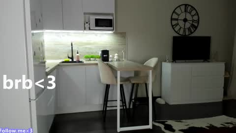 Bella online show from February 22, 2:41 pm