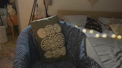 Jennet online show from December 14, 8:04 pm