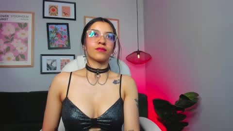 Nina online show from February 15, 10:10 pm