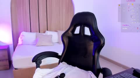 N I N A online show from March 28, 8:27 am