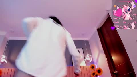 nina_ford_ online show from December 17, 3:13 am