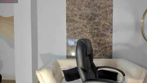 Nina online show from October 19, 3:11 am