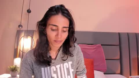 Nina online show from November 5, 6:32 pm