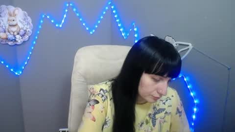 ninaflawlees online show from April 8, 12:08 pm