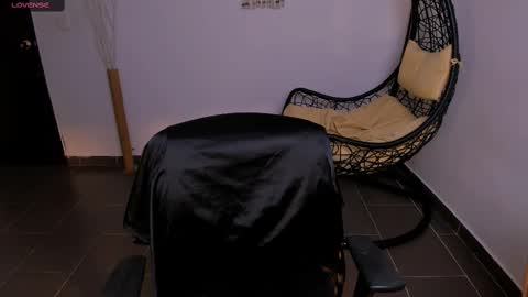 ninamonroee online show from March 10, 11:49 pm