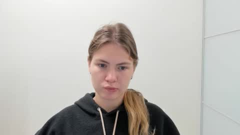 ninarihh online show from November 2, 10:59 am