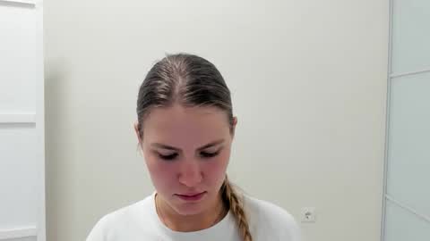 ninarihh online show from September 24, 2:02 pm