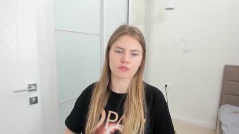 ninarihh online show from March 7, 8:56 am