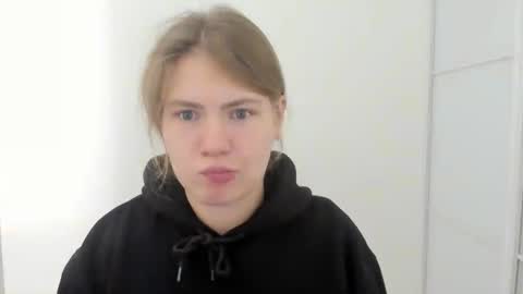 ninarihh online show from October 12, 11:58 am