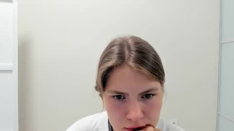 ninarihh online show from September 25, 2:46 pm