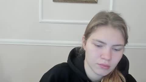 ninarihh online show from December 4, 12:16 pm