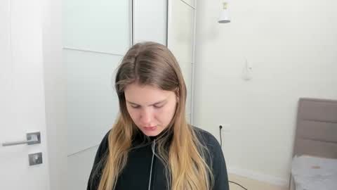 ninarihh online show from March 1, 12:01 pm